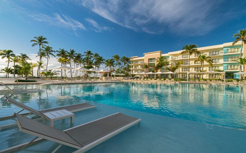 Kolor-Travel-Punta-Cana-Resort-Club-piscina